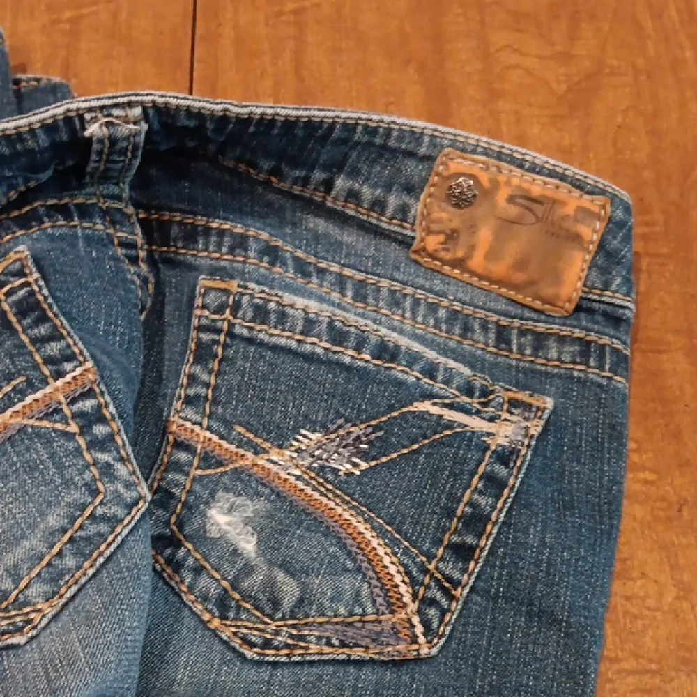 Silver Jeans Bootcut Distressed Blue Jeans - Picture 4 of 5